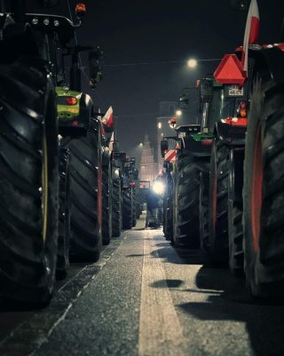 PROTEST ROLNIKÓW: OBORNIK POD DOMY&nbsp;BOGACZY!