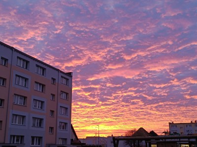 „CHMURY KOŃCA ŚWIATA”ZAWISŁY ZNÓW